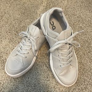 On Cloud “The Roger” sneakers. Size 8.5.